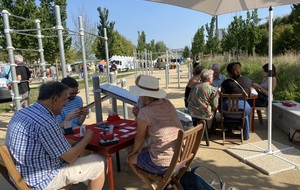 Deux tables sous un soleil de plomb - Rouen Quai Bas - Samedi 9 septembre 2023