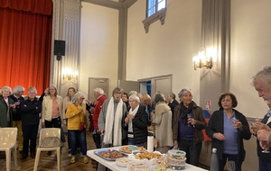 Petits fours et champagne à Forges-les-Eaux
